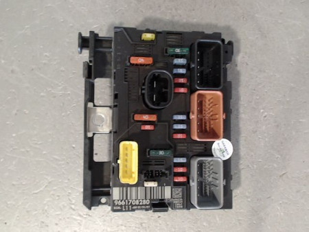 BOITE A FUSIBLES PEUGEOT 307
