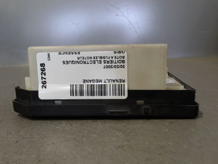 BOITE A FUSIBLES RENAULT MEGANE