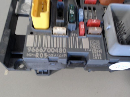 BOITE A FUSIBLES CITROEN C4