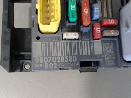 BOITE A FUSIBLES PEUGEOT 407