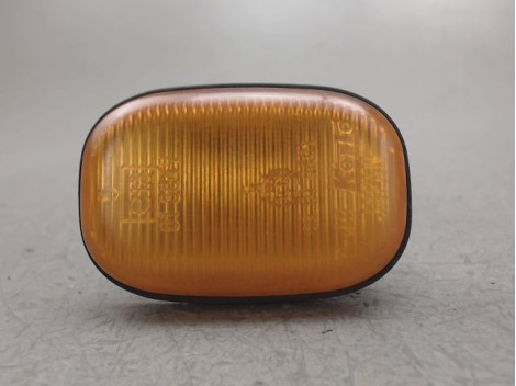 REPETITEUR AILE DROIT TOYOTA RAV4