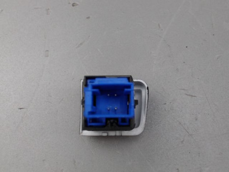 BOUTON DE WARNING PEUGEOT 208