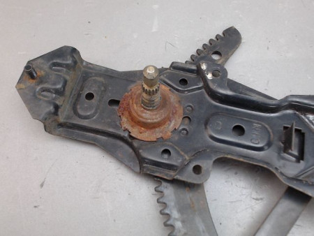 MECANISME LEVE-GLACE ARRIERE DROIT PEUGEOT 205