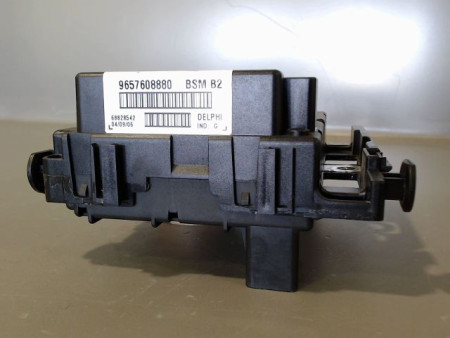 BOITE A FUSIBLES PEUGEOT 206