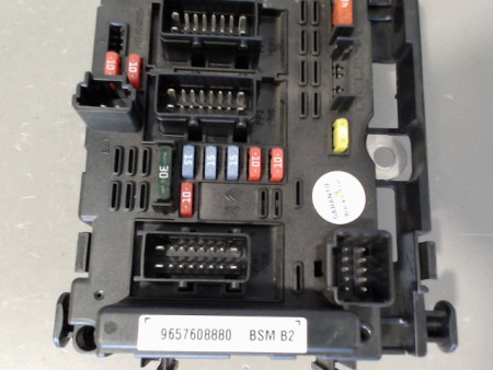 BOITE A FUSIBLES PEUGEOT 206