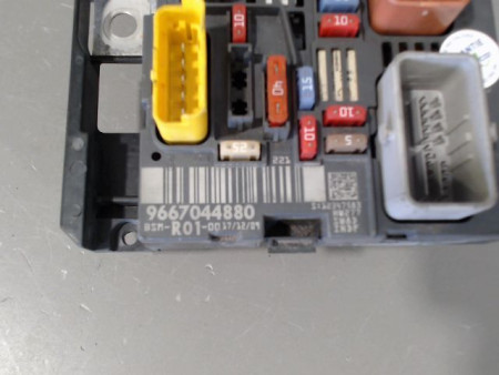 BOITE A FUSIBLES CITROEN C4