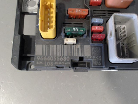 BOITE A FUSIBLES CITROEN C4