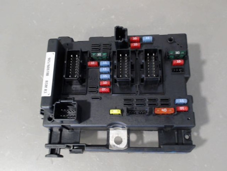 BOITE A FUSIBLES PEUGEOT 206