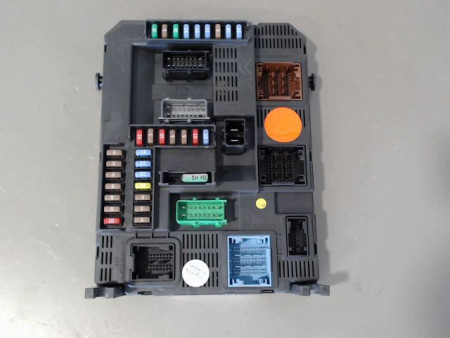BOITIER GESTION HABITACLE PEUGEOT 208