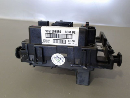 BOITE A FUSIBLES PEUGEOT 206