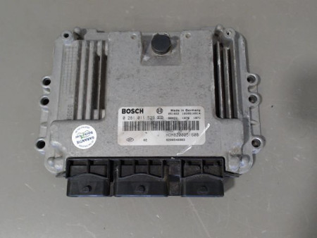 CALCULATEUR MOTEUR RENAULT TRAFIC