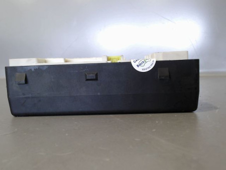 BOITE A FUSIBLES RENAULT MEGANE