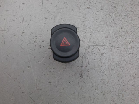 BOUTON DE WARNING DACIA DUSTER