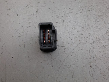 BOUTON DE WARNING DACIA SANDERO