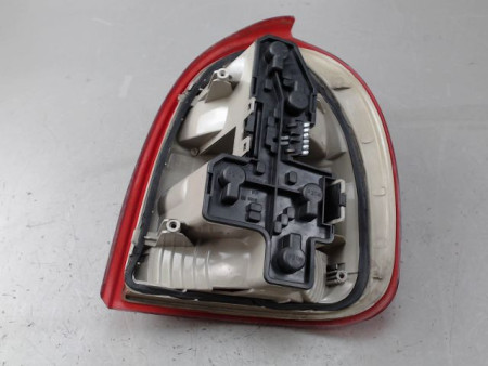 FEU ARRIERE GAUCHE  OPEL CORSA