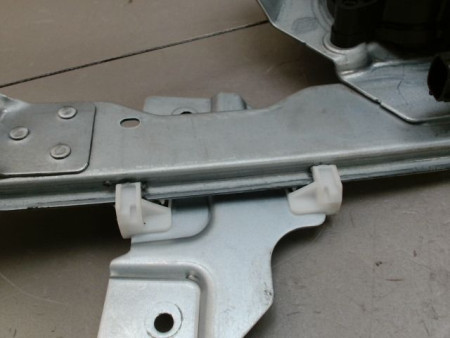 MECANISME LEVE-GLACE AVANT DROIT DACIA DUSTER