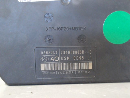 BOITE A FUSIBLES RENAULT MEGANE