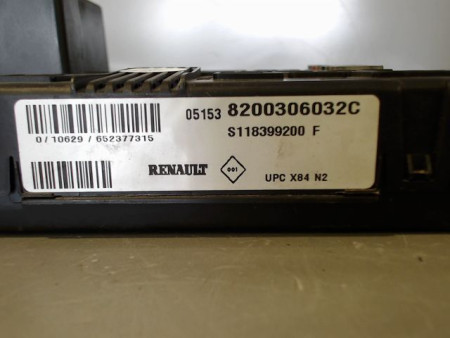 BOITE A FUSIBLES RENAULT MEGANE