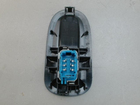 COMMANDE LEVE-GLACE PORTE AVD RENAULT MASTER