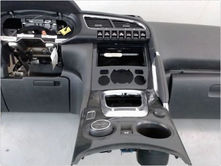 PLANCHE DE BORD  PEUGEOT 3008 2009-2013