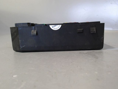 BOITE A FUSIBLES RENAULT MEGANE