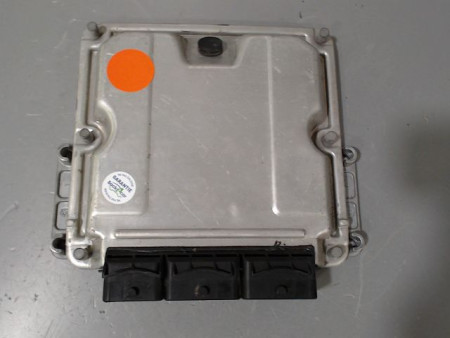 CALCULATEUR MOTEUR RENAULT TRAFIC