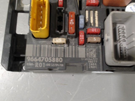 BOITE A FUSIBLES CITROEN C4