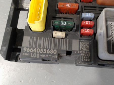 BOITE A FUSIBLES CITROEN C4