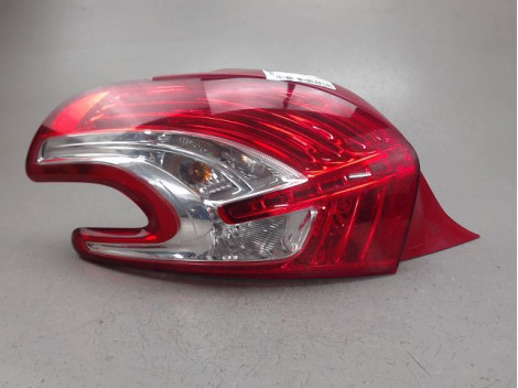 FEU ARRIERE GAUCHE  PEUGEOT 208
