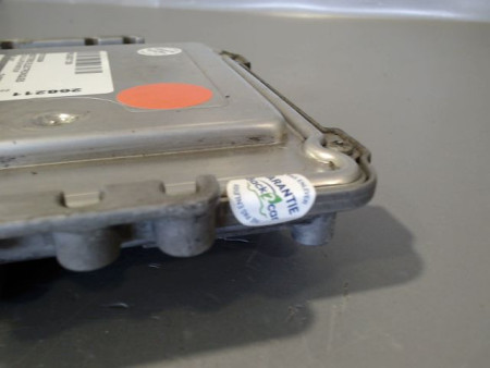 CALCULATEUR MOTEUR PEUGEOT 206