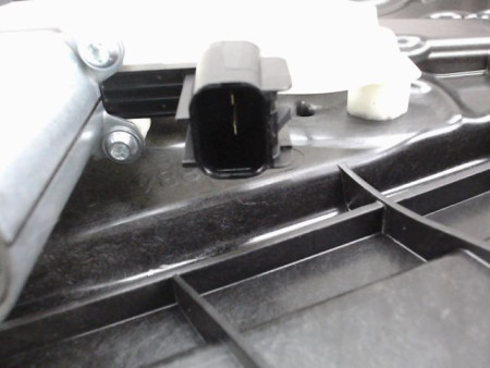MECANISME LEVE-GLACE AVANT DROIT FORD PUMA