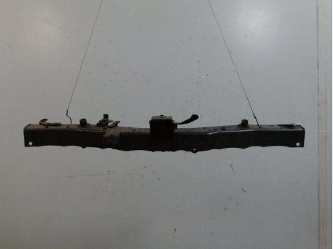 TRAVERSE SUPERIEURE ARMATURE AVANT TOYOTA VERSO