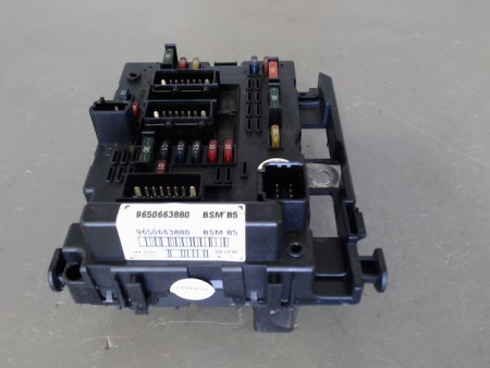 BOITE A FUSIBLES PEUGEOT 406
