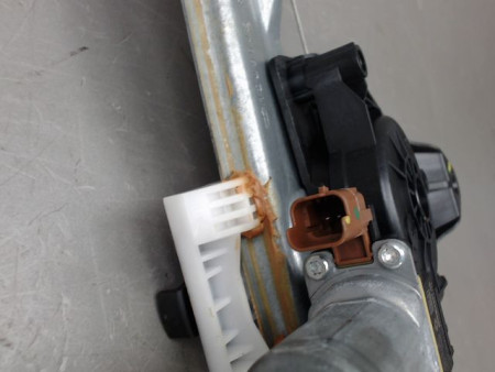 MECANISME LEVE-GLACE ARRIERE DROIT DACIA SANDERO