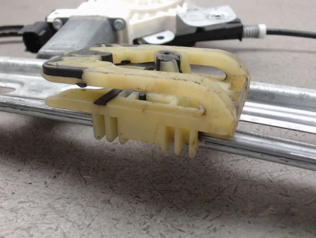 MECANISME LEVE-GLACE AVANT DROIT FORD T.COURIER