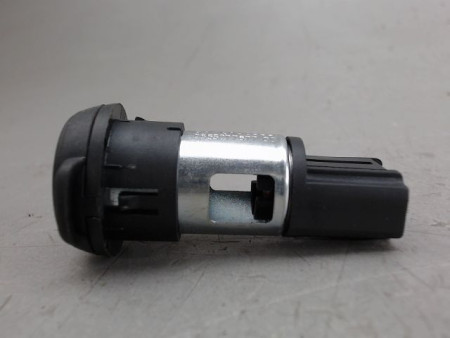 PRISE 12V AV PEUGEOT 208