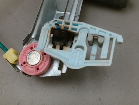 MECANISME LEVE-GLACE AVANT GAUCHE OPEL CORSA