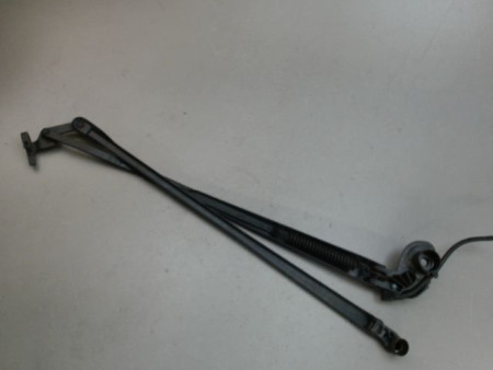 BRAS ESSUIE-GLACE AVANT TOYOTA YARIS