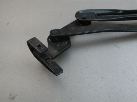BRAS ESSUIE-GLACE AVANT TOYOTA YARIS