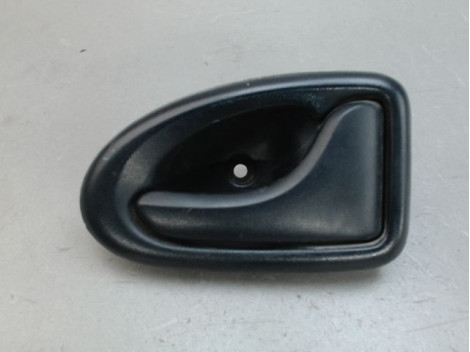 POIGNEE INTERIEURE PORTE AVANT DROIT RENAULT MASTER