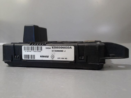 BOITE A FUSIBLES RENAULT MEGANE
