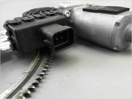 MECANISME LEVE-GLACE AVANT GAUCHE OPEL ZAFIRA 2006-