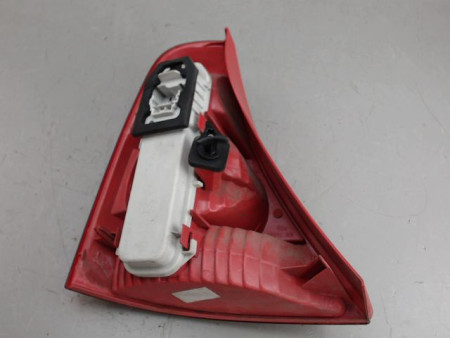 FEU ARRIERE DROIT RENAULT CLIO