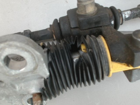 CREMAILLERE PEUGEOT 106
