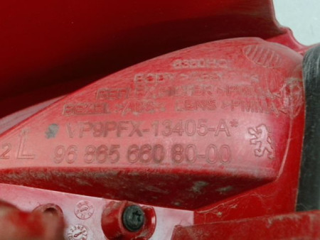 FEU ARRIERE GAUCHE  PEUGEOT 207