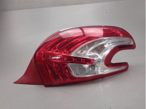 FEU ARRIERE DROIT PEUGEOT 208