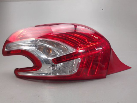 FEU ARRIERE GAUCHE  PEUGEOT 208