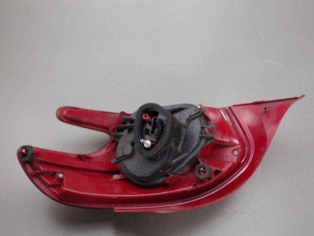 FEU ARRIERE GAUCHE  PEUGEOT 208