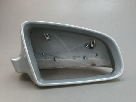 CARENAGE RETROVISEUR EXTERIEUR DROIT AUDI A4
