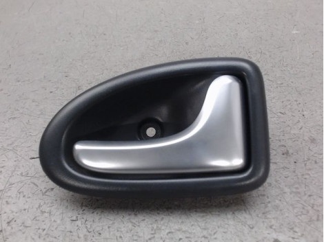 POIGNEE INTERIEURE PORTE AVANT DROIT RENAULT TRAFIC